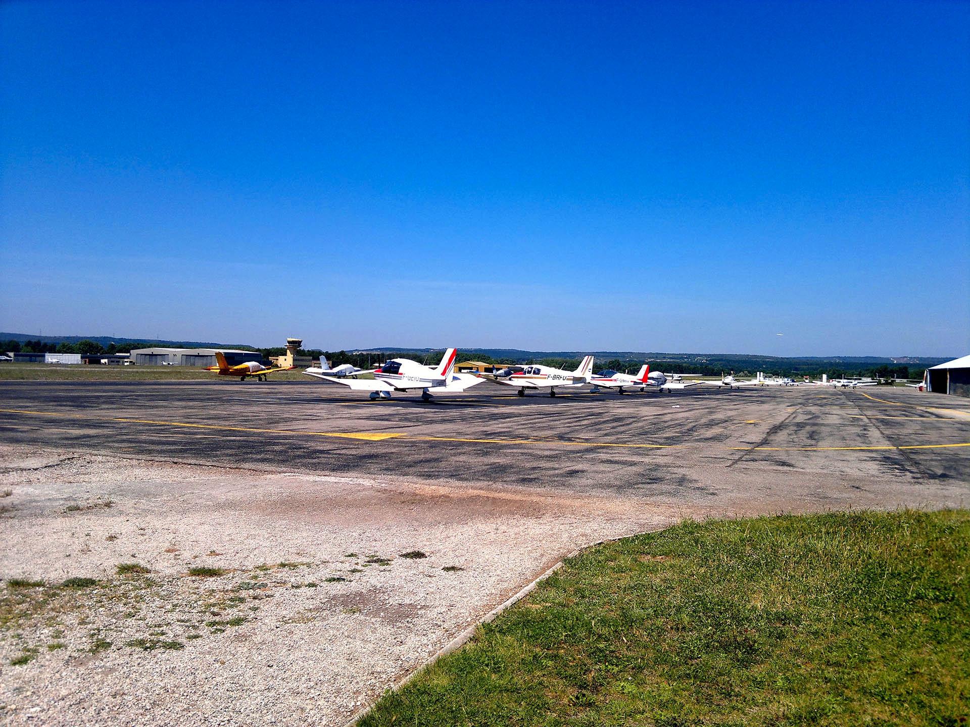 Image Aérodrome d'Aix-les-Milles